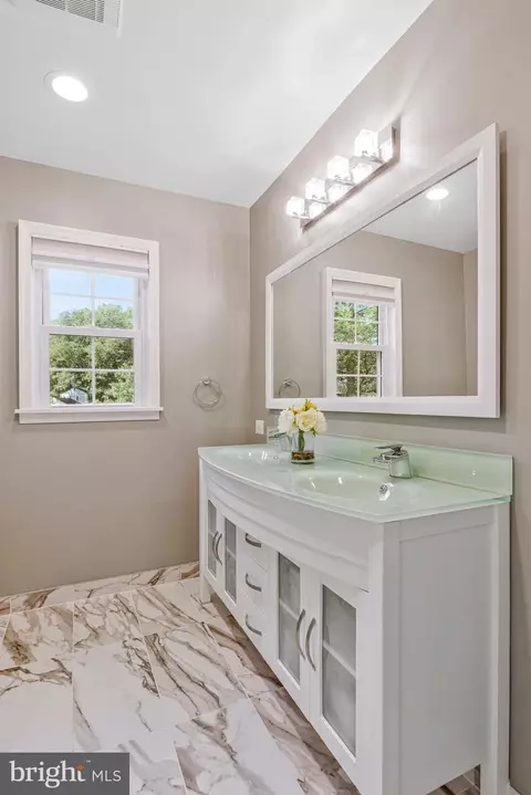 Bath - 15205 Rockport Dr, Silver Spring, MD 20905 photo 7 of 8