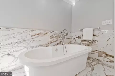 Bath - 15205 Rockport Dr, Silver Spring, MD 20905 photo 2 of 8