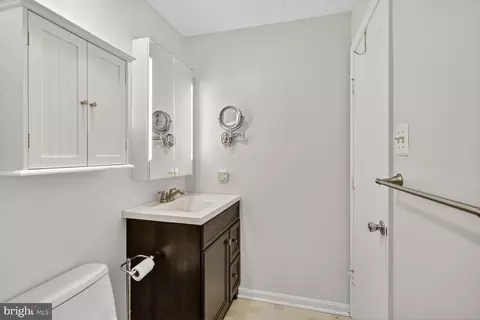 Bath - 14101 Valleyfield Dr #11-4, Silver Spring, MD 20906 photo 2 of 4