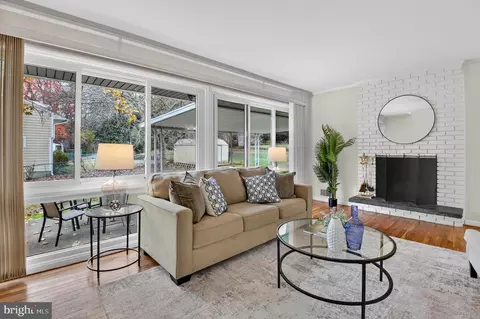 827 Crothers Ln, Rockville, MD 20852