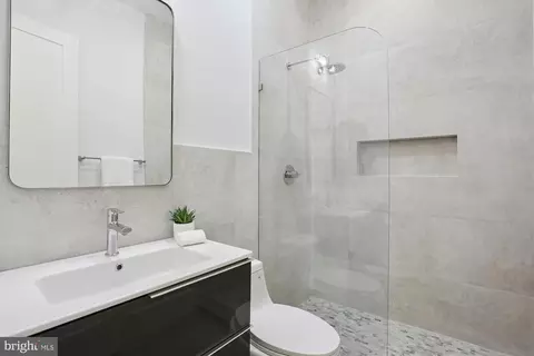 Bath - 10012 Menlo Ave, Silver Spring, MD 20910 photo 2 of 5
