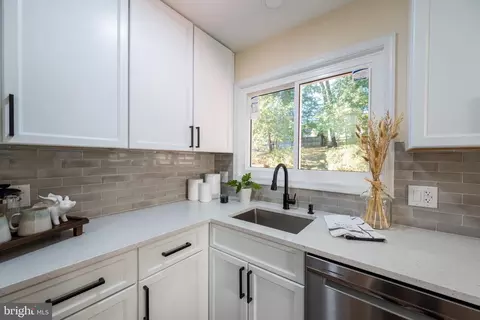 12 Solitaire Ct, Gaithersburg, MD 20878 photo 23