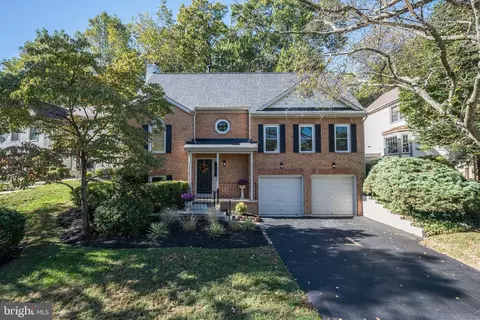12 Solitaire Ct, Gaithersburg, MD 20878