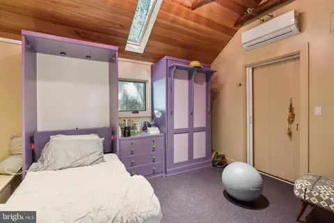 Bedroom - 11540 Springridge Rd, Potomac, MD 20854 photo 4 of 4