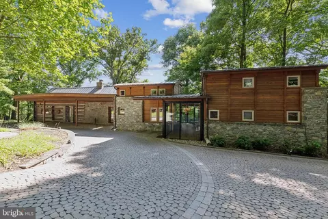 Exterior - 11540 Springridge Rd, Potomac, MD 20854 photo 3 of 7