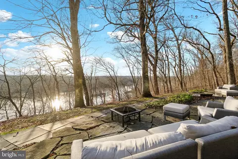 View/Area - 11540 Springridge Rd, Potomac, MD 20854 photo 2 of 6