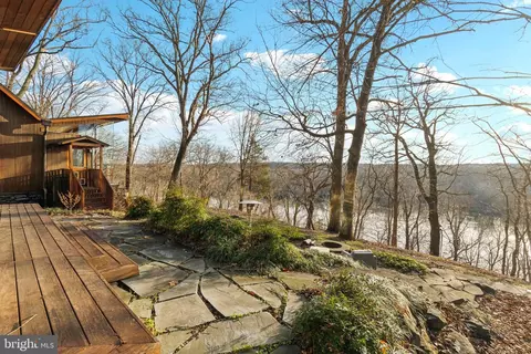 Exterior - 11540 Springridge Rd, Potomac, MD 20854 photo 6 of 7