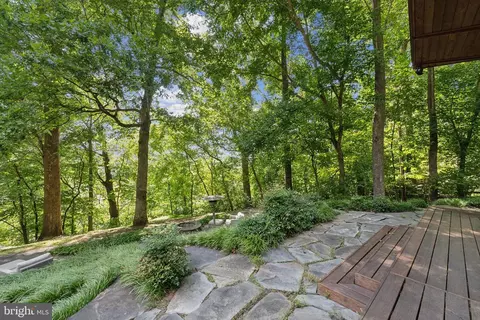 Exterior - 11540 Springridge Rd, Potomac, MD 20854 photo 5 of 7