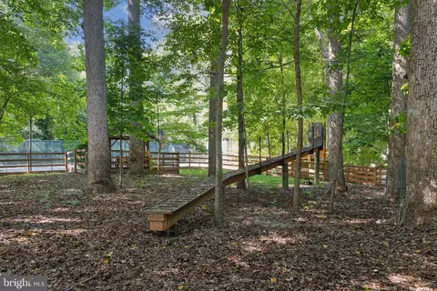 Exterior - 11540 Springridge Rd, Potomac, MD 20854 photo 4 of 7