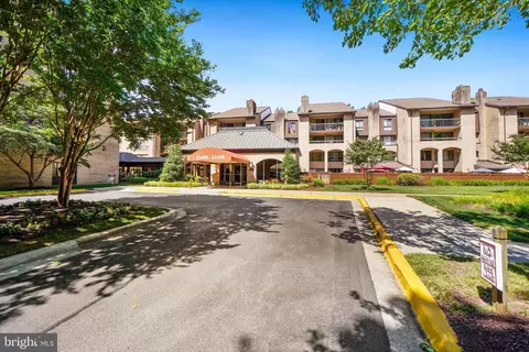 11400 Strand Dr #R-302, Rockville, MD 20852