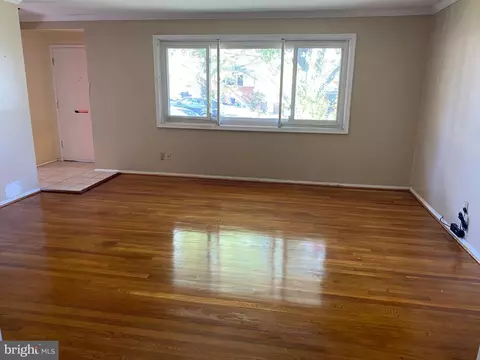 Living - 11411 Sherrie Ln, Silver Spring, MD 20902 photo 1 of 3