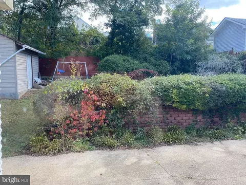 Exterior - 11411 Sherrie Ln, Silver Spring, MD 20902 photo 5 of 5
