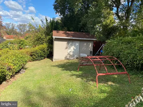 Exterior - 11411 Sherrie Ln, Silver Spring, MD 20902 photo 4 of 5