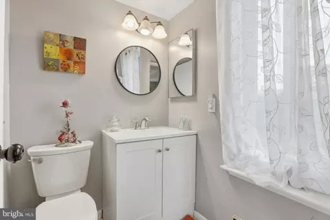 Bath - 15300 Beaverbrook Ct #88-2E, Silver Spring, MD 20906 photo 1 of 2