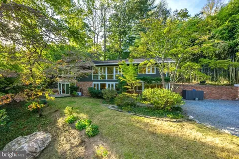 7108 Broxburn Dr, Bethesda, MD 20817