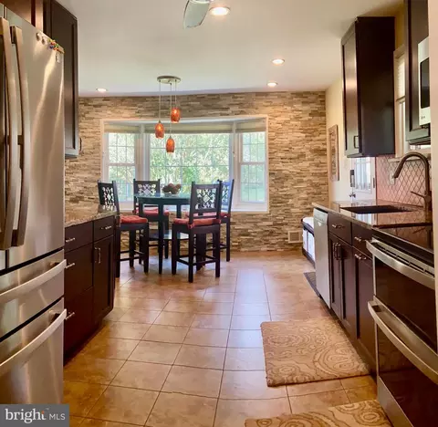 Kitchen - 621 Piping Rock Dr, Silver Spring, MD 20905 photo 7 of 7