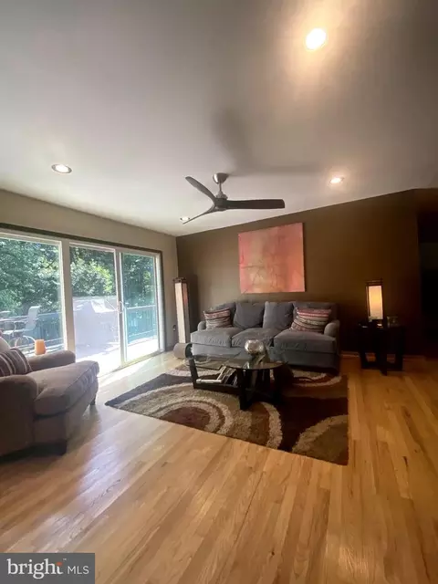 Living - 621 Piping Rock Dr, Silver Spring, MD 20905 photo 1 of 4