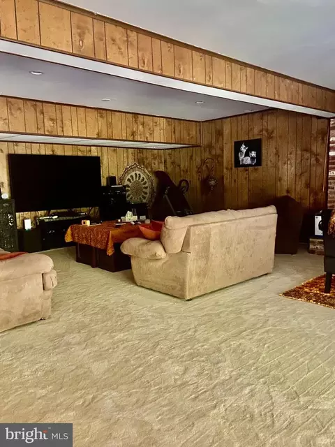 Living - 621 Piping Rock Dr, Silver Spring, MD 20905 photo 3 of 4