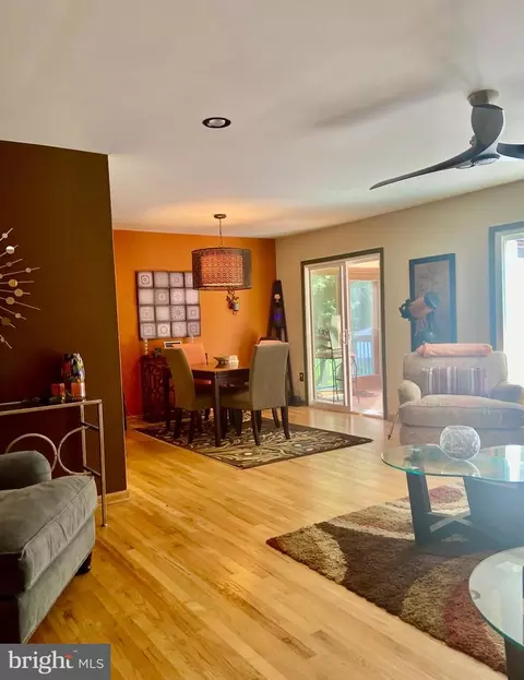 Dining - 621 Piping Rock Dr, Silver Spring, MD 20905 photo 6 of 7