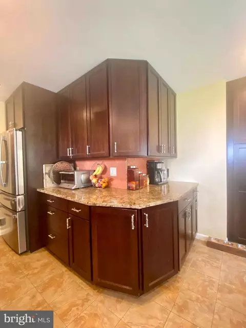 Kitchen - 621 Piping Rock Dr, Silver Spring, MD 20905 photo 6 of 7