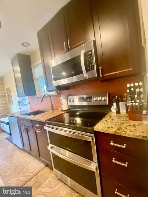 Kitchen - 621 Piping Rock Dr, Silver Spring, MD 20905 photo 5 of 7