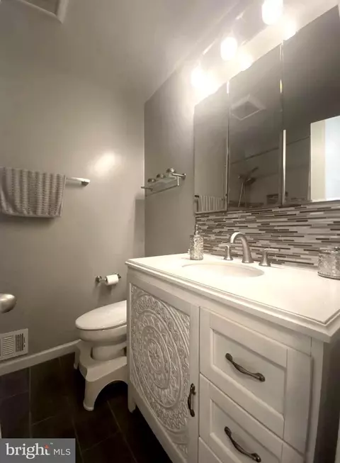 Bath - 621 Piping Rock Dr, Silver Spring, MD 20905 photo 2 of 4
