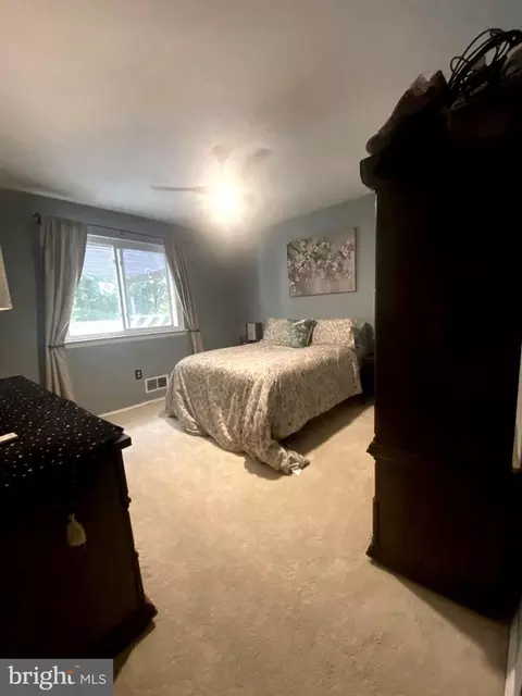 Bedroom - 621 Piping Rock Dr, Silver Spring, MD 20905 photo 2 of 7