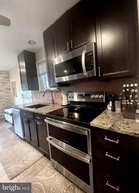 Kitchen - 621 Piping Rock Dr, Silver Spring, MD 20905 photo 1 of 7
