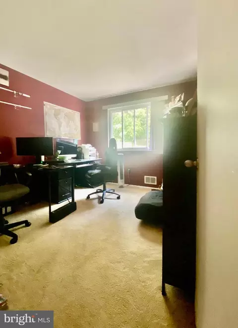 Bedroom - 621 Piping Rock Dr, Silver Spring, MD 20905 photo 4 of 7