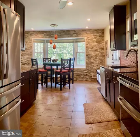 Kitchen - 621 Piping Rock Dr, Silver Spring, MD 20905 photo 4 of 7