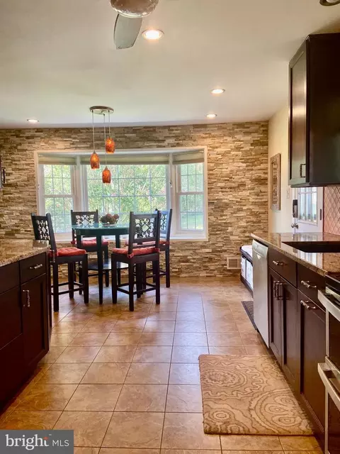Kitchen - 621 Piping Rock Dr, Silver Spring, MD 20905 photo 2 of 7