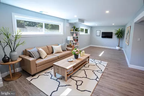 Living - 2652 Cory Ter, Silver Spring, MD 20902 photo 3 of 4