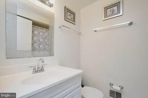 Bath - 2312 Nees Ln, Silver Spring, MD 20905 photo 3 of 4
