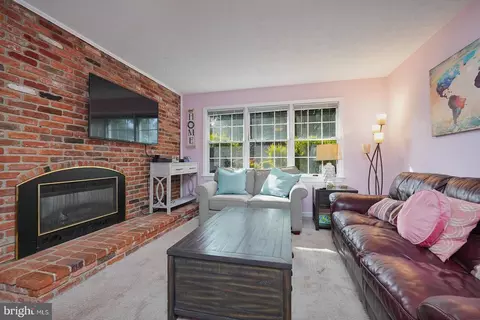 Living - 2312 Nees Ln, Silver Spring, MD 20905 photo 2 of 3