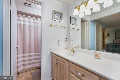 Bath - 2312 Nees Ln, Silver Spring, MD 20905 photo 2 of 4