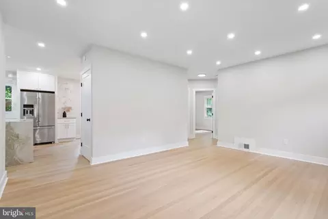 Living - 3 Knox Pl, Silver Spring, MD 20901 photo 2 of 5
