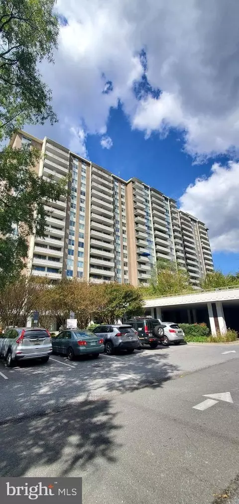 5101 River Rd #907, Bethesda, MD 20816