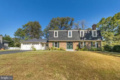9021 Cherbourg Dr, Potomac, MD 20854