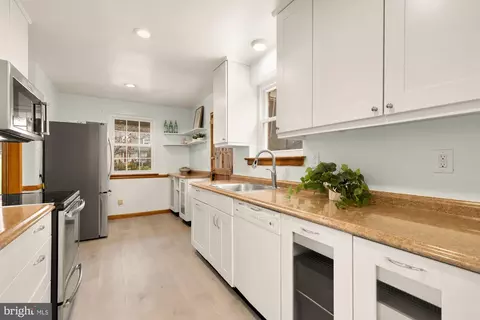 1102 Dale Dr, Silver Spring, MD 20910 photo 4
