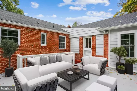 Exterior - 11515 Lund Pl, Silver Spring, MD 20902 photo 4 of 13