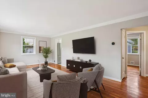 Living - 11515 Lund Pl, Silver Spring, MD 20902 photo 2 of 10
