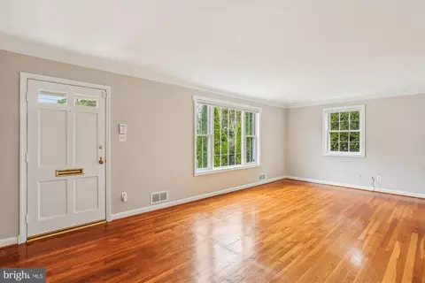 Living - 11515 Lund Pl, Silver Spring, MD 20902 photo 3 of 10