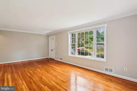 Living - 11515 Lund Pl, Silver Spring, MD 20902 photo 6 of 10