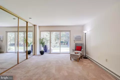 Living - 3314 Chiswick Ct #62-1G, Silver Spring, MD 20906 photo 1 of 2