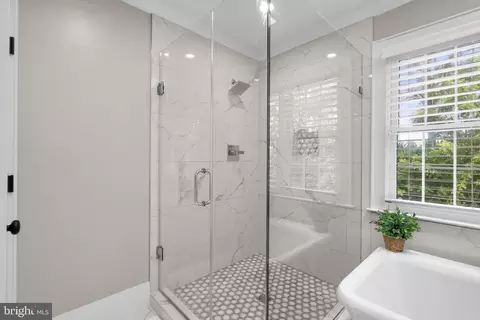 Bath - 3 Jaystone Ct, Silver Spring, MD 20905 photo 2 of 7