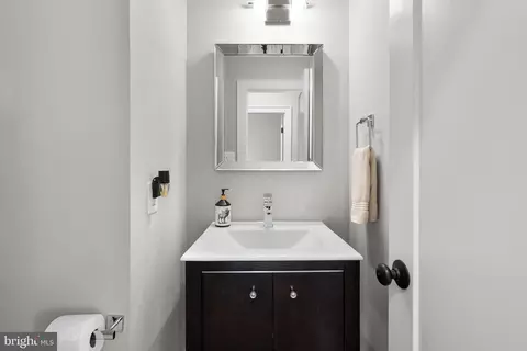 Bath - 3 Jaystone Ct, Silver Spring, MD 20905 photo 6 of 7