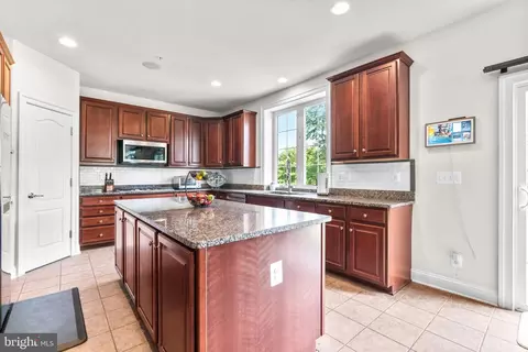18709 Ashbourne Pl, Olney, MD 20832 photo 7