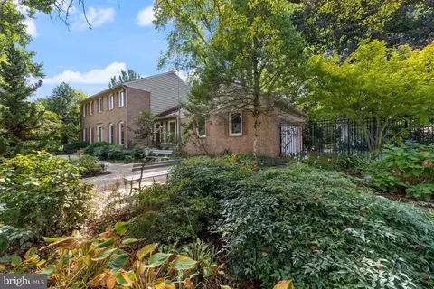 16400 Montecrest Ln, Gaithersburg, MD 20878