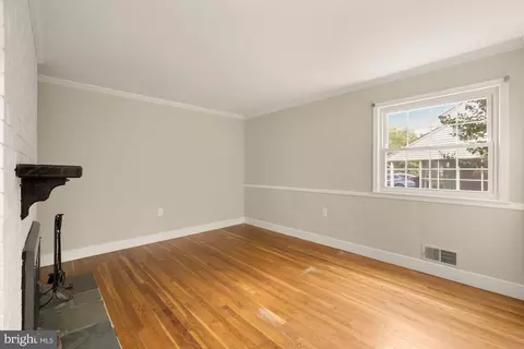 Living - 3173 Castleleigh Rd, Silver Spring, MD 20904 photo 4 of 5