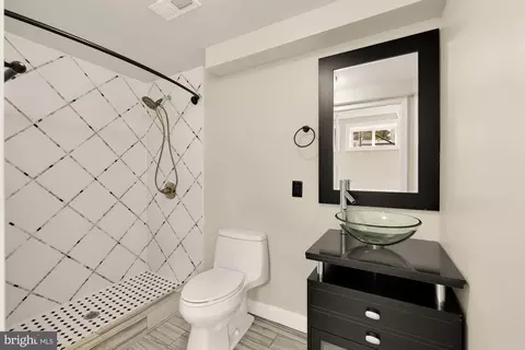 Bath - 3173 Castleleigh Rd, Silver Spring, MD 20904 photo 4 of 5